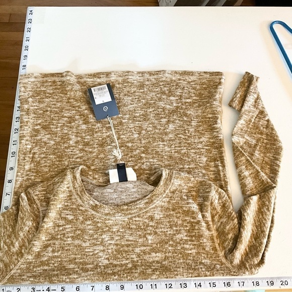 New with tags Universal Thread gold long sleeved thermal. Very soft! - Picture 8 of 11